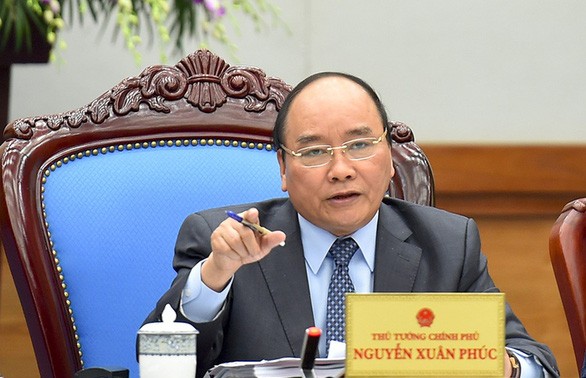 Premierminister Nguyen Xuan Phuc leitet Sitzung über Vorbeugung gegen Lungenentzündung durch Coronavirus