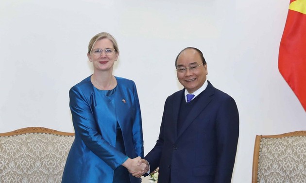 Premierminister Nguyen Xuan Phuc empfängt Botschafter aus Schweden und Frankreich