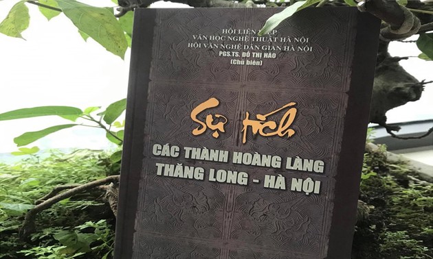 Präsentation des Buchbands “Legende der Heiligen von Thang Long-Hanoi”