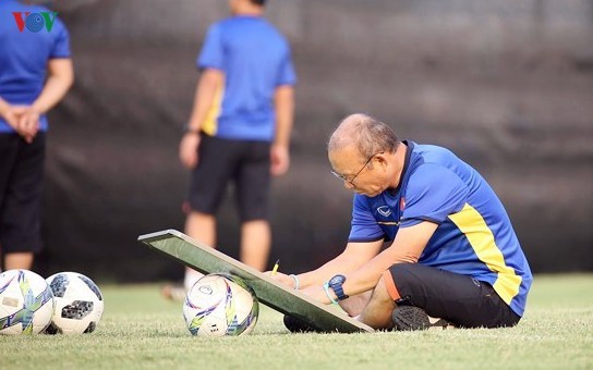 Trainer Park und VFF korrigieren den Trainings- und Turnierplan der vietnamesischen Fußballnationalmannschaft