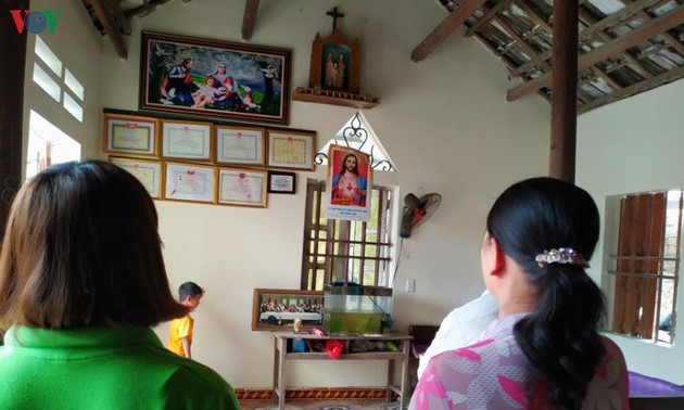 Christen in Vietnam feiern Ostern entsprechend der Bekämpfung der Covid-19