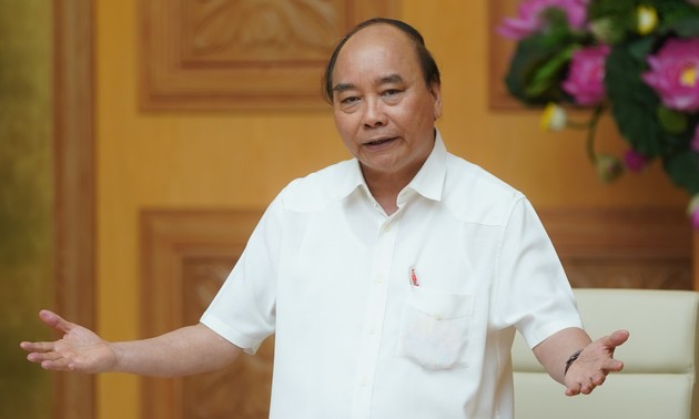 Premierminister Nguyen Xuan Phuc wird eine Konferenz mit Unternehmen führen