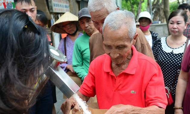 Reisautomat der Stimme Vietnams verbreitet die Barmherzigkeit
