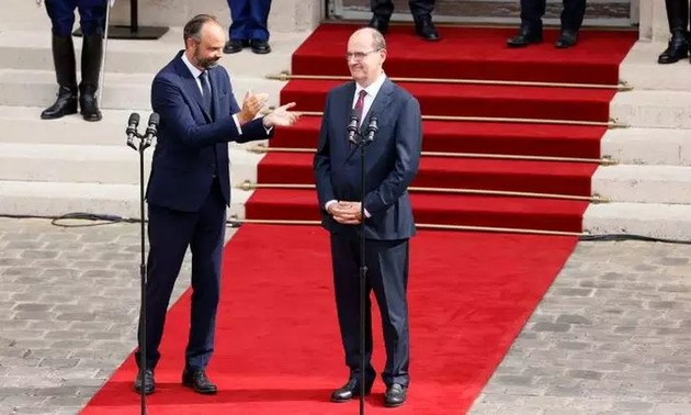 Amtsübergabe an den neuen französischen Premierminister Jean Castex 
