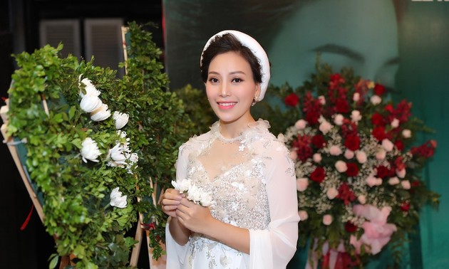 Sängerin Huyen Trang stellt drei Musikvideos über die Liebe in Kriegszeit