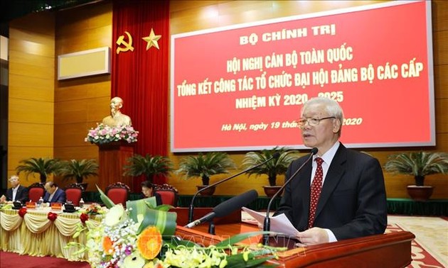 KPV-Generalsekretär Nguyen Phu Trong leitet Bilanzkonferenz über die Veranstaltung von Parteikonferenzen