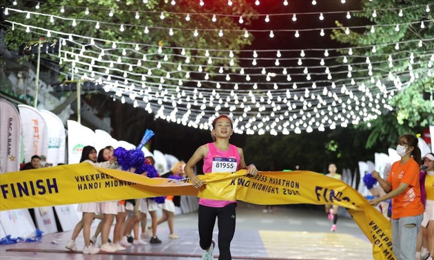“Goldene Frau des vietnamesischen Sports” gewinnt den Wettlauf VnExpress Marathon Hanoi Midnight 2020