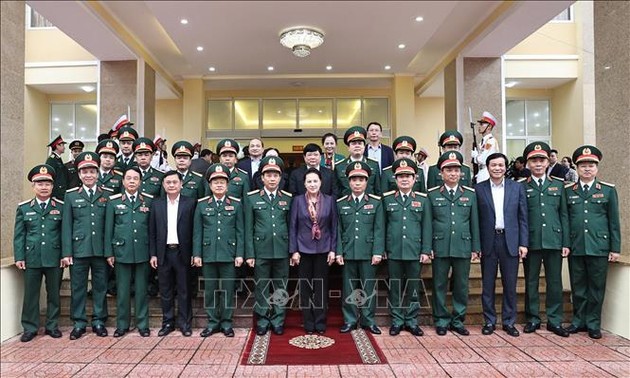Parlamentspräsidentin Nguyen Thi Kim Ngan besucht Militärzone 4