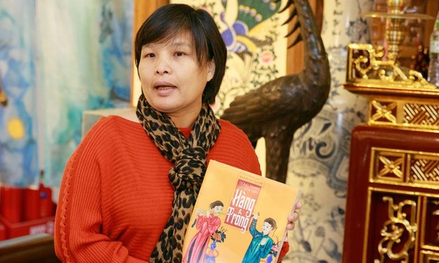 Präsentation des Buchs über die folkloristischen Hang Trong-Bilder