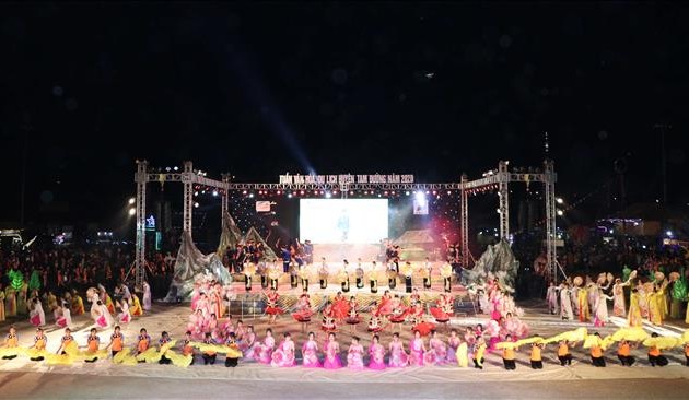 Reise zur Entdeckung der Farben der Kultur Tam Duong in Lai Chau