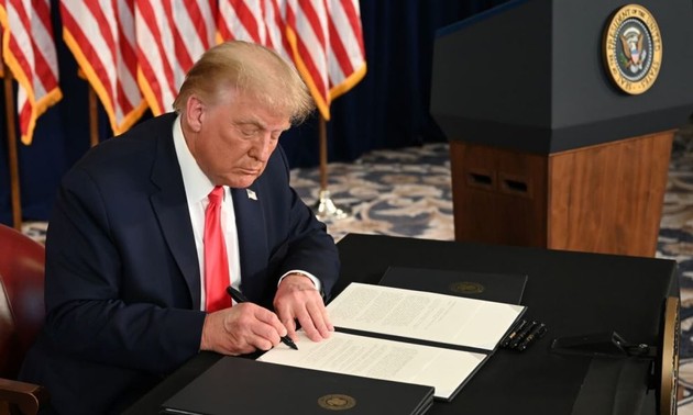 US-Präsident Donald Trump unterzeichnet Konjunkturpaket und Corona-Hilfspaket
