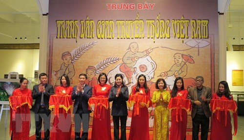 Eröffnung der Ausstellung für folkloristische Bilder Vietnams