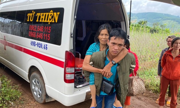 Wohltätigkeitsbusfahrten zur Unterstützung der Kranken in Lam Dong