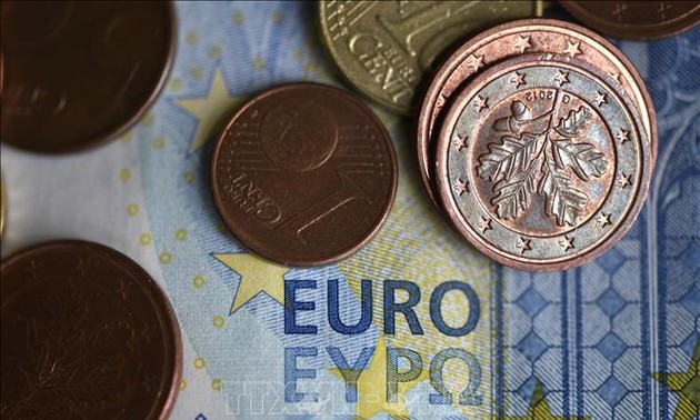 Die Inflation in der Eurozone kehrt auf ein positives Niveau zurück 