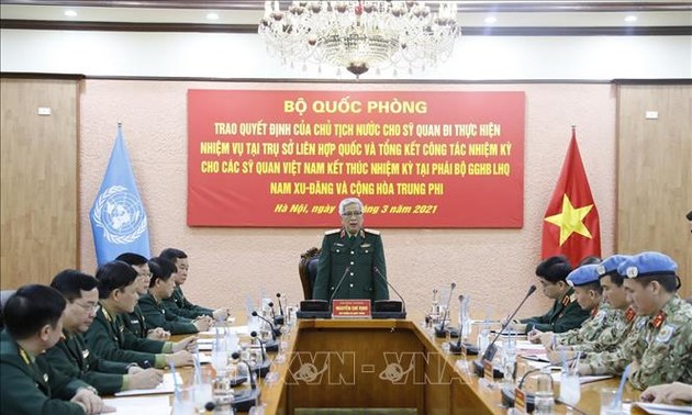 Übergabe der Entscheidung für vietnamesische Offiziere zur Übernahme der Arbeit am UN-Sitz 