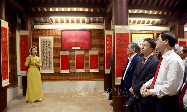 Eröffnung der kalligrafischen Ausstellung in Provinz Vinh Phuc