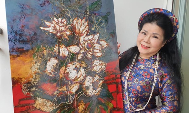 Malerin Van Duong Thanh schenkt dem Museum Phu Yen Gemäldesammlung „Heimatsee“