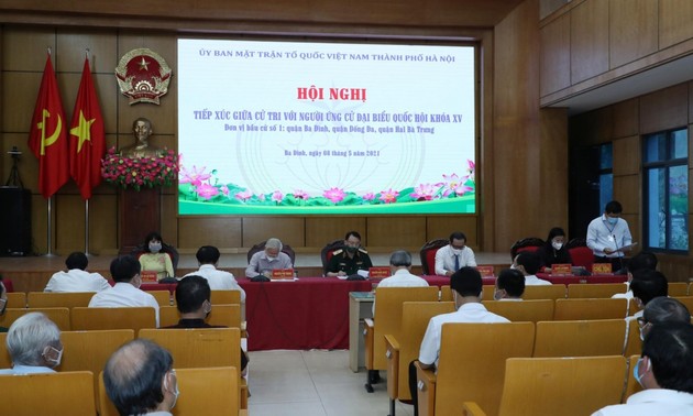 KPV-Generalsekretär Nguyen Phu Trong trifft Wähler in Hanoi