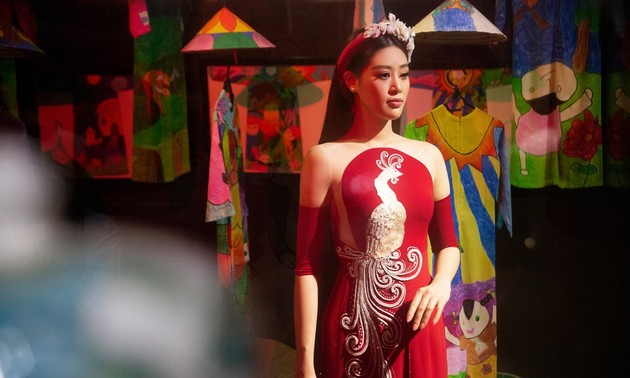 Schönheitskönigin Khanh Van stellt die Kultur und den Tourismus Vietnams in den USA vor