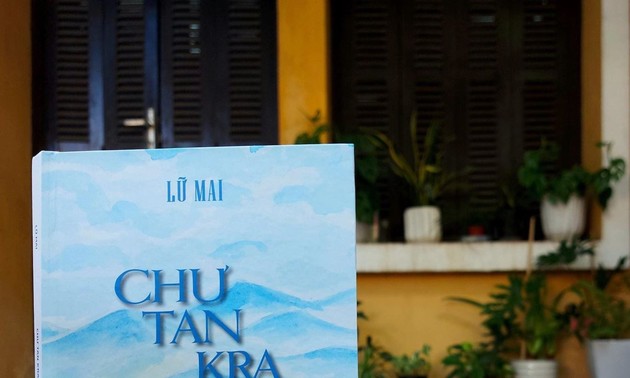Präsentation der Sammlung epischer Gedichte „Chu Tan Kra und weiße Wolken“