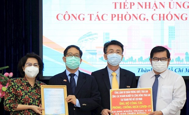 Finanzielle Hilfe der Konsulate und ausländischen Unternehmen in Ho Chi Minh Stadt für Covid-19-Bekämpfung