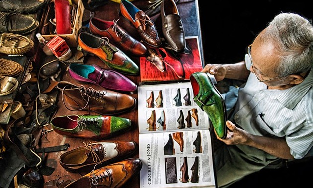 Fotoserie über den 90-jährigen Schuhmachers in Vietnam