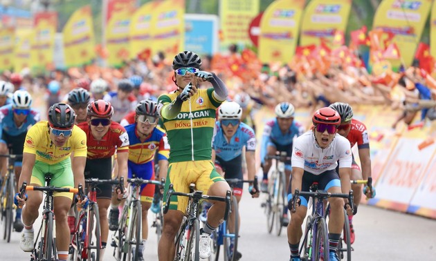 Nationales Radrennen: Tran Tuan Kiet gewinnt Hanoi-Thanh Hoa-Strecke