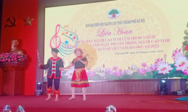 130 Senioren nehmen am Gesangsfestival für Senioren in Hanoi teil