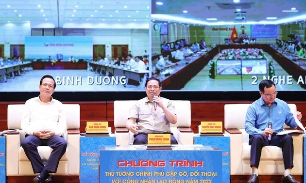 Premieminister Pham Minh Chinh führt Dialog mit mehr als 4.500 Arbeitnehmern