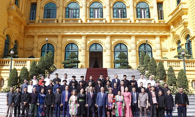 Staatspräsident trifft vorbildliche Respektspersonen der Provinz Ha Giang 