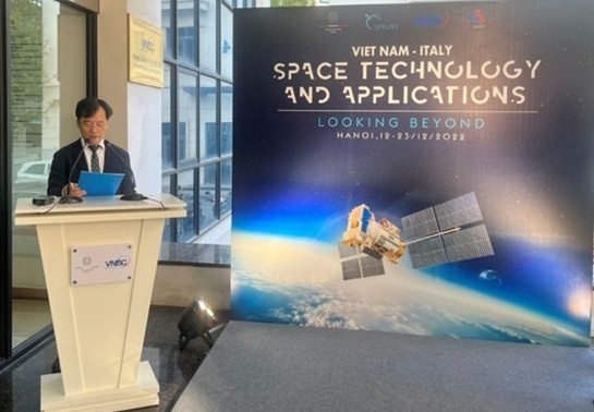 Weltraumtechnologieausstellung - Vietnam und Italien Partner in der Raumfahrt 