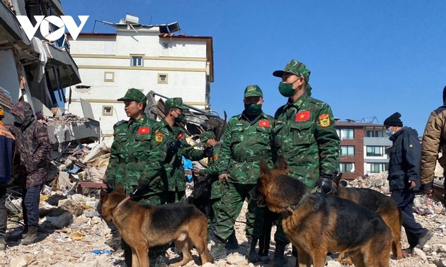 Vietnams Team bemüht sich um Rettung der Erdbebenopfer in Türkei