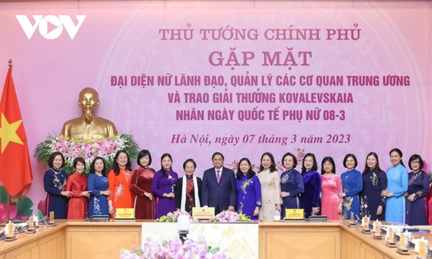 Premierminister Pham Minh Chinh: Förderung der Rolle weiblicher Intellektuellen