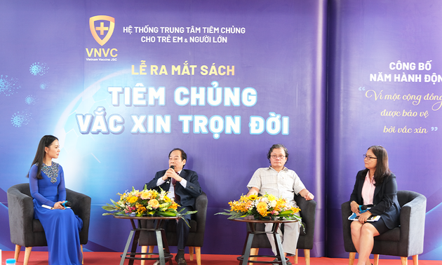 Premiere des ersten Buchs über Impfungen in Vietnam