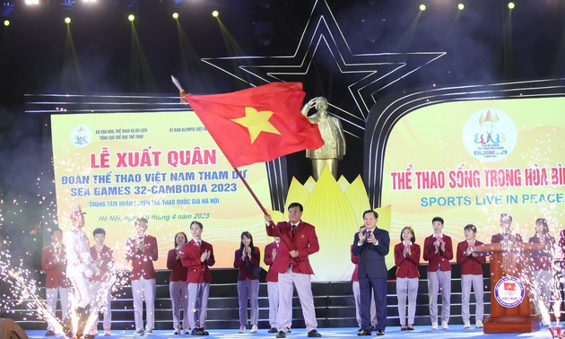Zeremonie zur Ermutigung der vietnamesischen Sportler vor Reise für SEA Games 32
