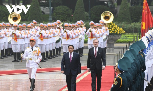 Premierminister Pham Minh Chinh leitet Empfangszeremonie für tschechischen Premierminister