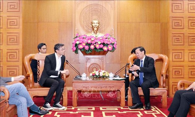 Leiter von Ho Chi Minh Stadt empfängt den vietnamesischen Honorarkonsul in der Schweiz 