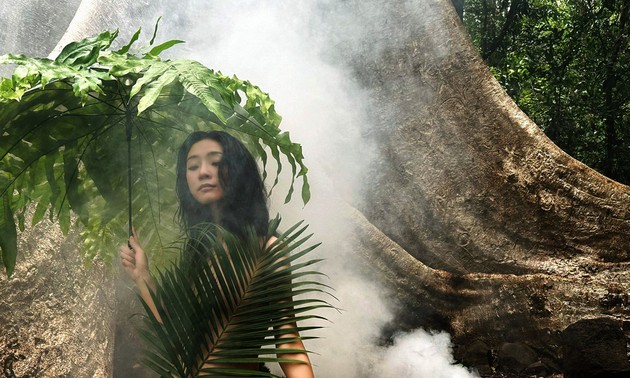 Designerin Minh Hanh stellt Modekollektion über Umweltschutz vor