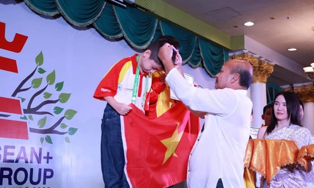 Besondere Goldmedaillen des 8-jährigen Schachspielers aus Hanoi