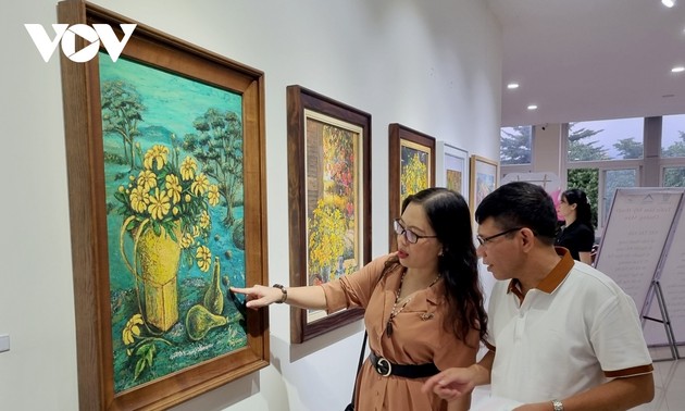 Ausstellung für bildende Kunst „Gongs Farben” in Buon Ma Thuot