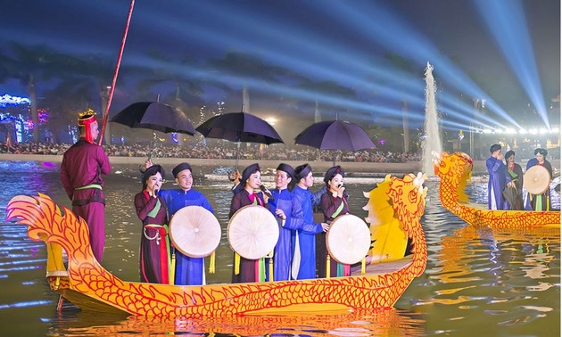 Auftritt von Quan Ho-Gesang auf dem Boot in Bac Ninh