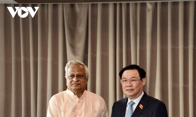 Parlamentspräsident Vuong Dinh Hue empfängt Leitung der Parteien in Bangladesch
