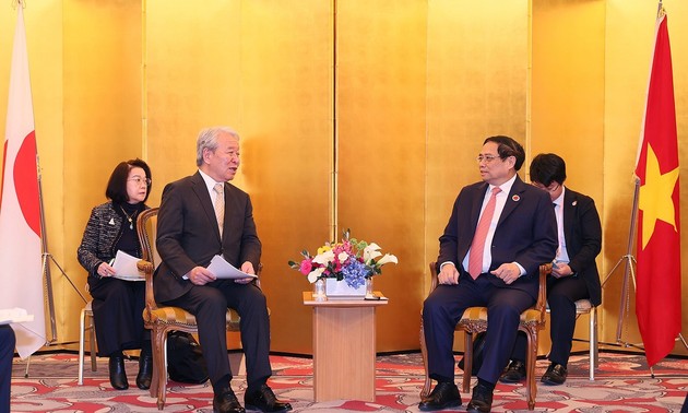 Premierminister Pham Minh Chinh trifft die Vorsitzenden von FEC und JICA