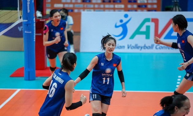 Zwei vietnamesische Volleyballspielerinnen spielen für thailändischen Klub
