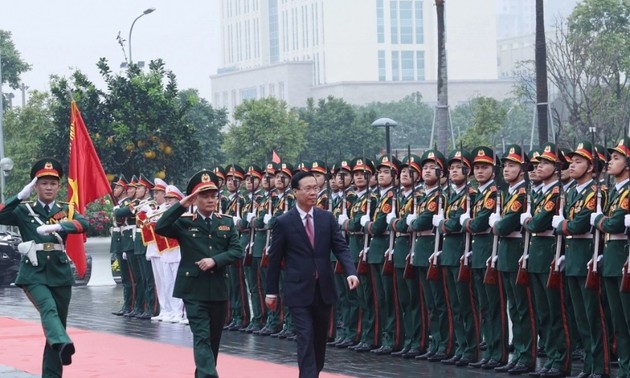 Staatspräsident Vo Van Thuong besucht den Militärtelekommunikationskonzern Viettel 