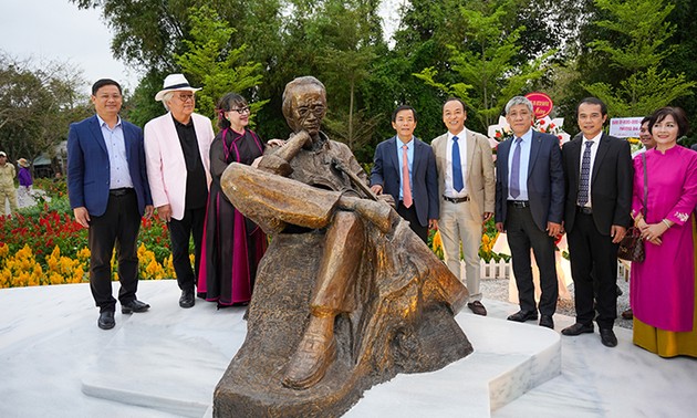Trinh Cong Son-Bronzestatue in der Stadt Hue eingeweiht