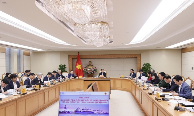 Vizepremier Tran Hong Ha: Masterplan für Seehafensystem gewissenhaft und einheitlich reguliert 