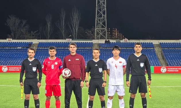 Vietnams U23-Fußballmannschaft besiegt Tadschikistans U23-Fußballmannschaft