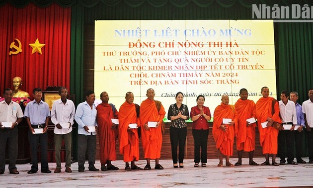 Vizeministerin Nong Thi Ha gratuliert den Khmer zu ihrem Neujahrsfest