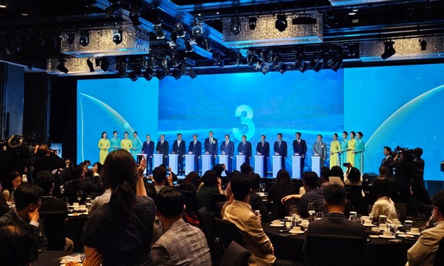 Premierminister zu Gast beim 30. Jahrestag zur Eröffnung der Direktfluglinie Vietnam Airlines nach Südkorea